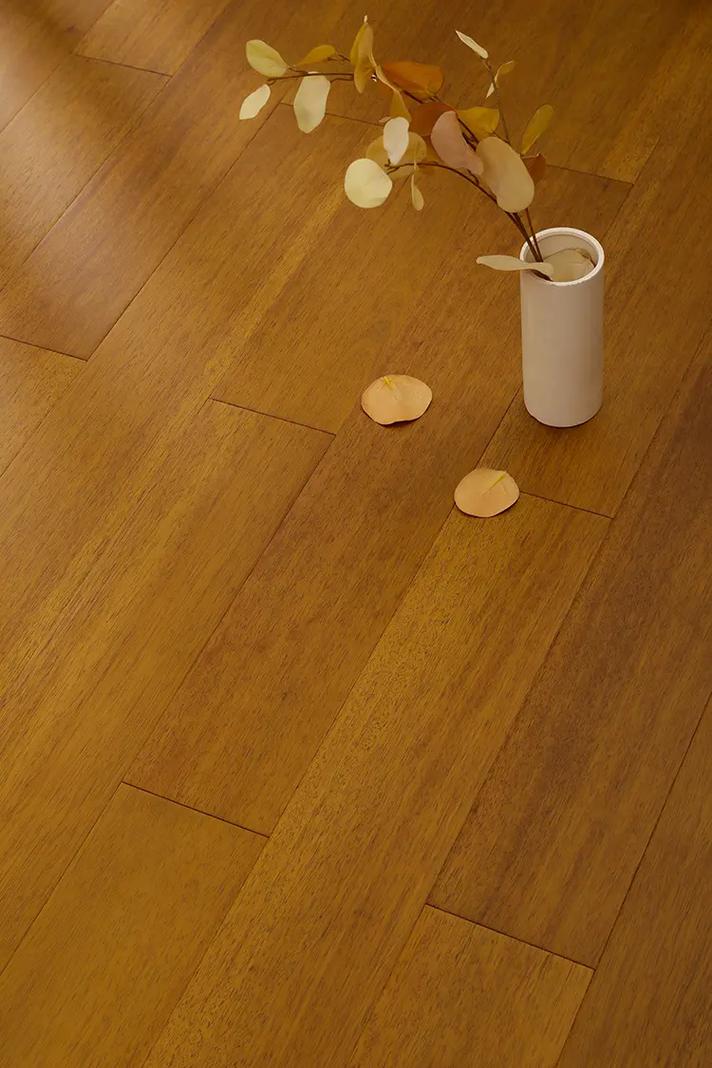 上臣木地板绿色产品纯原木番龙眼安装效果,好品质好价格五一优惠 - 抖